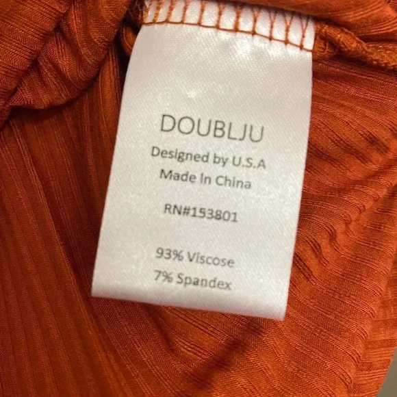 🆕Clay Fitted Ribbed Botton-Front Rust Tee L🆕 - Picture 5 of 5